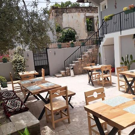 Otelia Pansiyon Ayvalı Exteriör bild