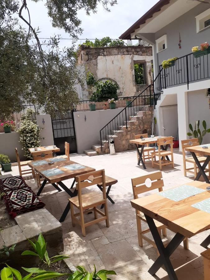 Otelia Pansiyon Ayvalı Exteriör bild