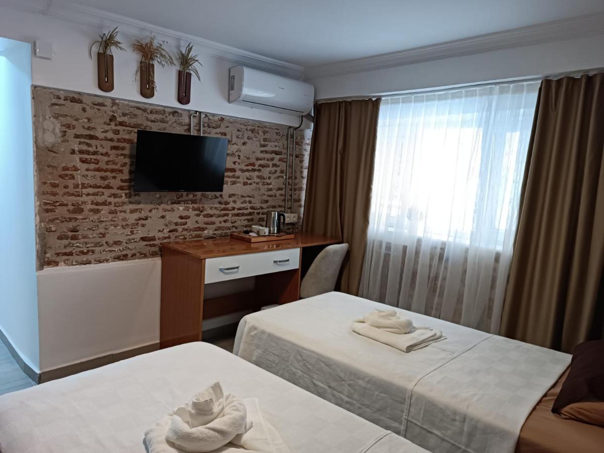 Otelia Pansiyon Ayvalı Exteriör bild