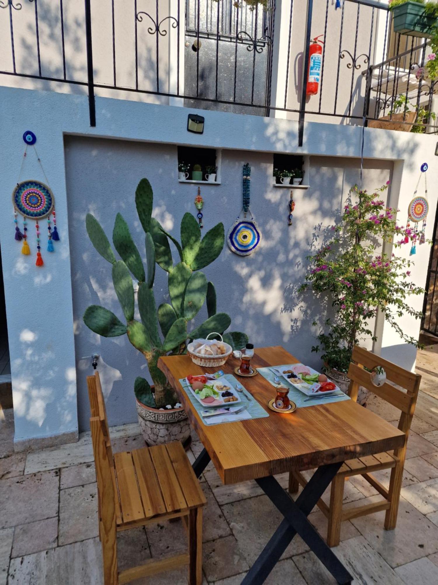 Otelia Pansiyon Ayvalı Exteriör bild