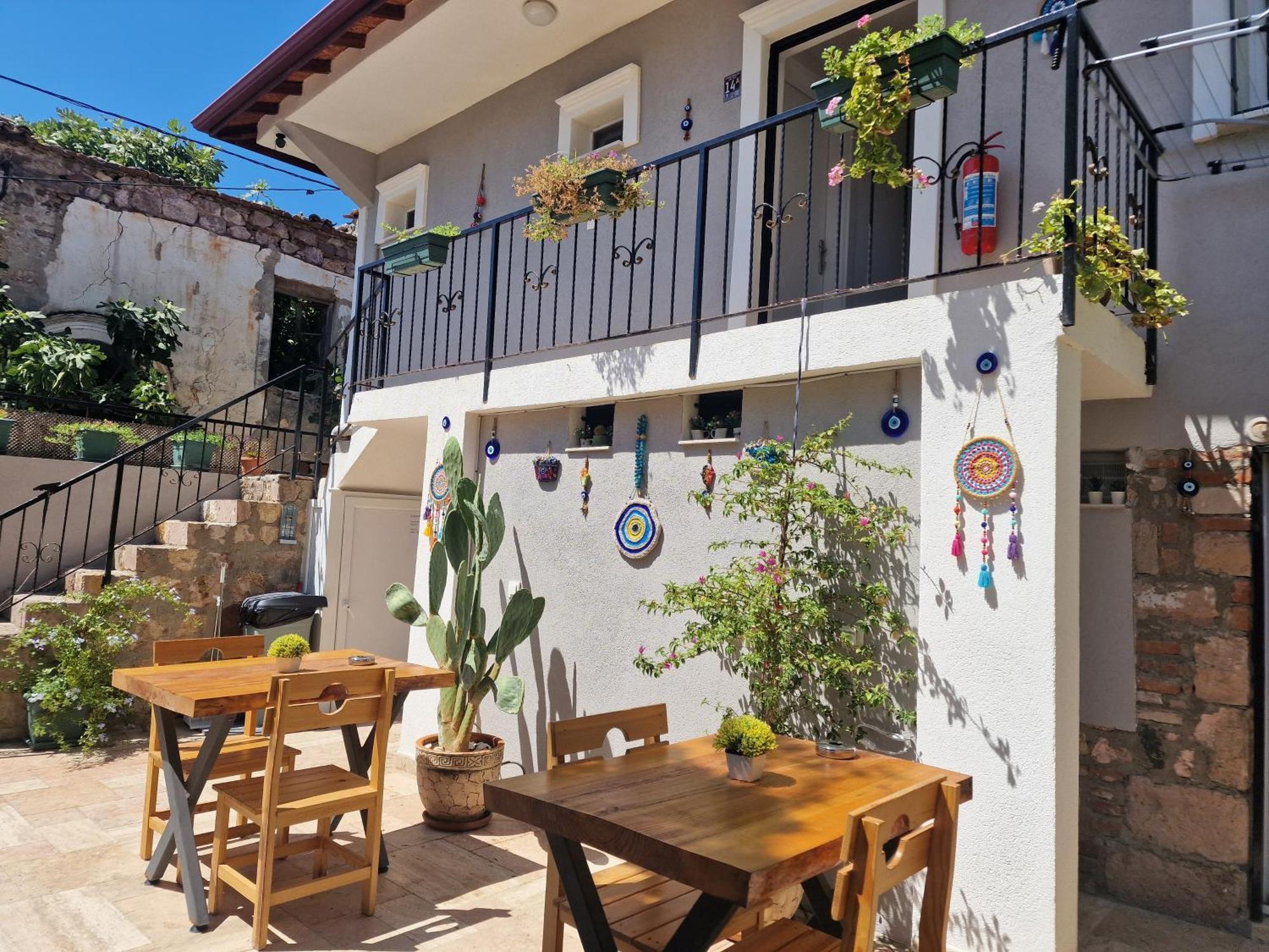 Otelia Pansiyon Ayvalı Exteriör bild